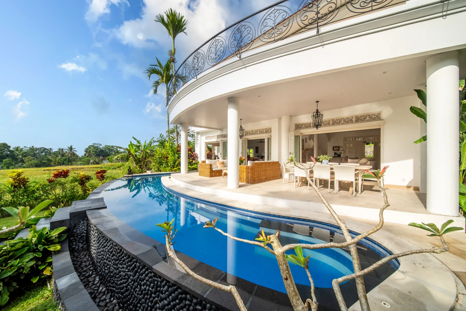 villa tau exterior pool